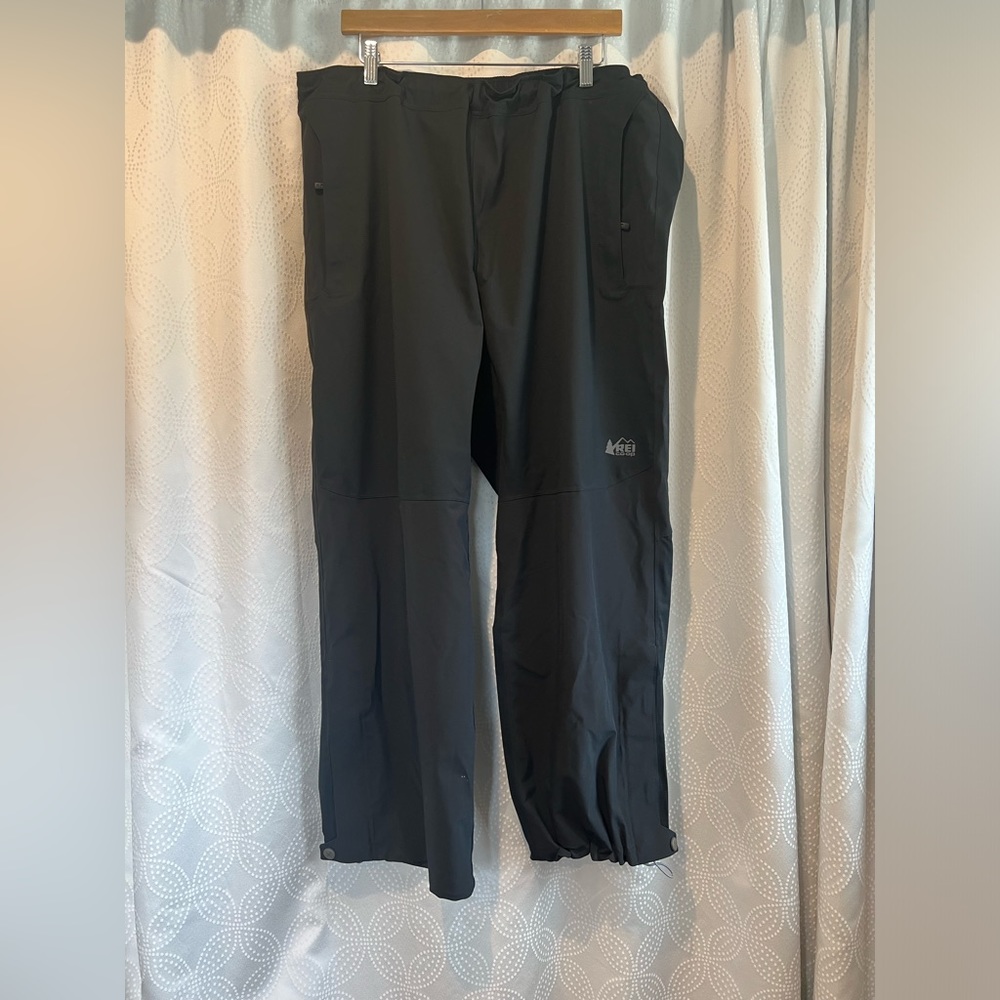 NWOT REI Co-op Peak 2.5L Black Rain Pants